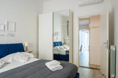 Letto o letti in una camera di Stylish 2 bedroom flat - garden