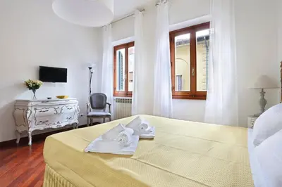 Letto o letti in una camera di L&D 51 LUXURY SUITES, Ognissanti square