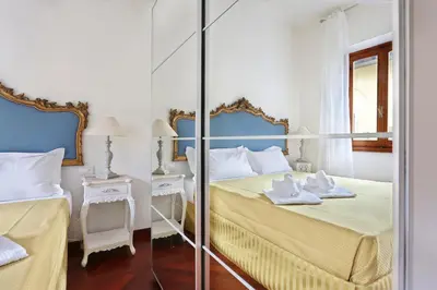 Letto o letti in una camera di L&D 51 LUXURY SUITES, Ognissanti square