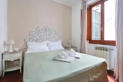 Letto o letti in una camera di L&D 51 LUXURY SUITES, Ognissanti square