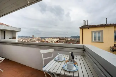 Balcone o terrazza di GuestHost - The Sky Of Florence - Orti Oricellari Apartment