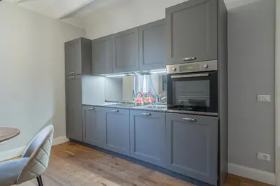 Cucina o angolo cottura di Appartamento nel centro di Firenze sul fiume Arno