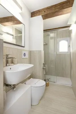 Bagno di Vibe Florence - Via della Chiesa 51
