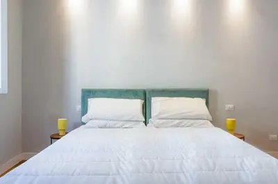 Letto o letti in una camera di Contemporary Apartment near Lungarno Cellini