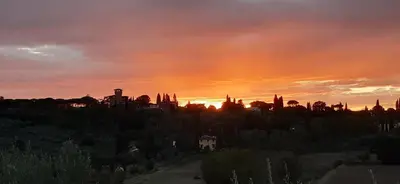 Alba o tramonto visti dall'interno dell'appartamento o dai dintorni