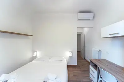 Letto o letti in una camera di UNYCA - Florence Elegant Three-Bedroom Apartment