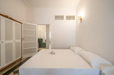 Letto o letti in una camera di Grande e luminoso appartamento in centro