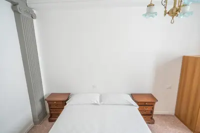 Letto o letti in una camera di Grande e luminoso appartamento in centro