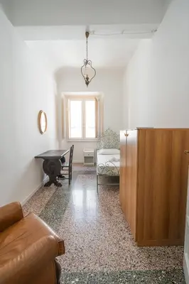 Letto o letti in una camera di Grande e luminoso appartamento in centro