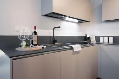 Cucina o angolo cottura di Keys of Italy - Vigna 8 Blu- Newly Renovated Elegant 2 Bedr - Great Central Location in Florence