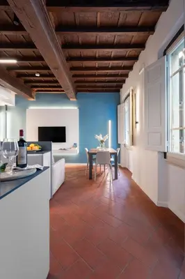 Cucina o angolo cottura di Keys of Italy - Vigna 8 Blu- Newly Renovated Elegant 2 Bedr - Great Central Location in Florence