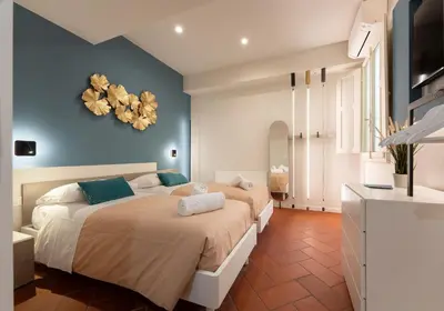 Letto o letti in una camera di Keys of Italy - Vigna 8 Blu- Newly Renovated Elegant 2 Bedr - Great Central Location in Florence