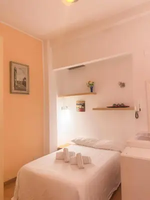 Letto o letti in una camera di Wonderful Studio next to Florence City Center - Wifi & AC