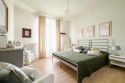 Letto o letti in una camera di Rooms with a view and a glass of wine!
