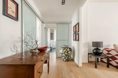 Area soggiorno di Rooms with a view and a glass of wine!