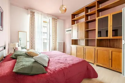 Letto o letti in una camera di Rooms with a view and a glass of wine!