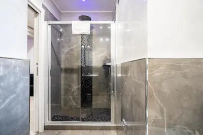Bagno di NEW - 2 Min Metro Batoni - Luxury Apt con Posto Auto