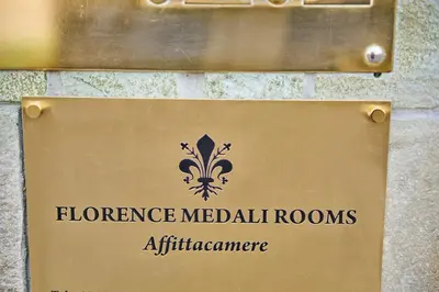 Certificato, attestato, insegna o altro documento esposto da Florence Medali Rooms