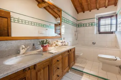 Bagno di Villa Riflessi di Fiesole - Piscina - Vista Firenze