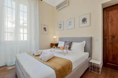 Letto o letti in una camera di GOLDEN LUXE - 2 camere con vista sul Duomo