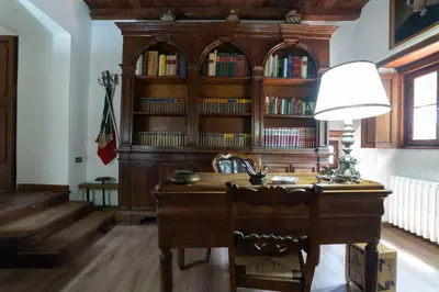 Biblioteca nell'appartamento