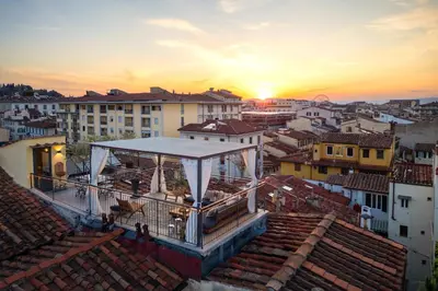 Alba o tramonto visti dall'interno dell'appartamento o dai dintorni