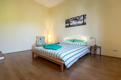 Letto o letti in una camera di The Italian Courtyard with free parking nearby