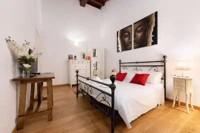 Letto o letti in una camera di Keys of Italy -Monalda 2 Big & Small - 2 Apts nearby Palazzo Strozzi