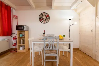 Cucina o angolo cottura di Keys of Italy -Monalda 2 Big & Small - 2 Apts nearby Palazzo Strozzi