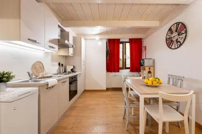 Cucina o angolo cottura di Keys of Italy -Monalda 2 Big & Small - 2 Apts nearby Palazzo Strozzi