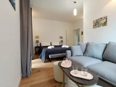 Area soggiorno di Festina Lente Suites 1