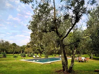 Piscina di San Niccolò a Olmeto, Torre e Chiesa del XIII secolo o nelle vicinanze