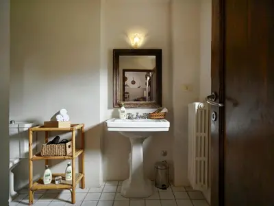 Bagno di San Niccolò a Olmeto, Torre e Chiesa del XIII secolo
