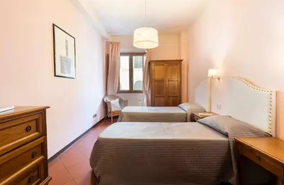 Letto o letti in una camera di Apartments Florence- Ariento Bacco 3bdr San Lorenzo