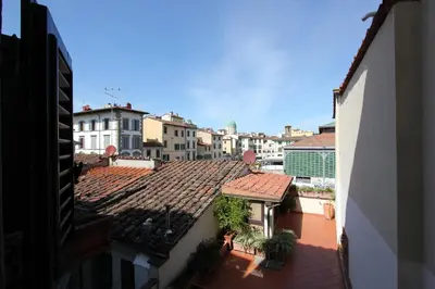 Vista generica su Firenze o vista sulla città dall'interno dell'appartamento
