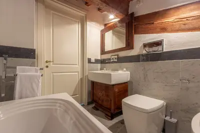 Bagno di Elegant Dome Apartment in the Heart of Florence