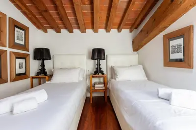 Letto o letti in una camera di Elegant Dome Apartment in the Heart of Florence