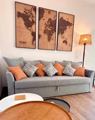 Area soggiorno di modern renovated home near city center & transit