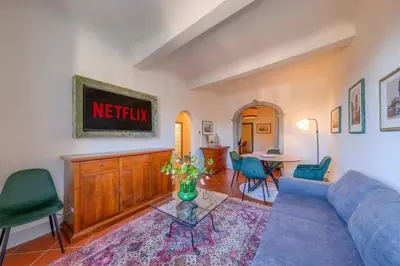 Area soggiorno di Stylish Flat in Tower Donati, 5 min from Duomo