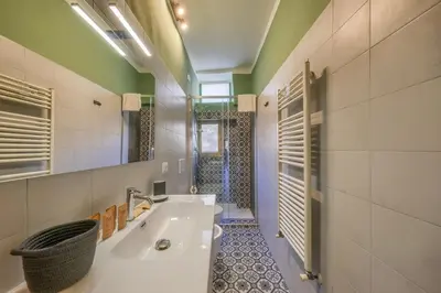 Bagno di Stylish Flat in Tower Donati, 5 min from Duomo