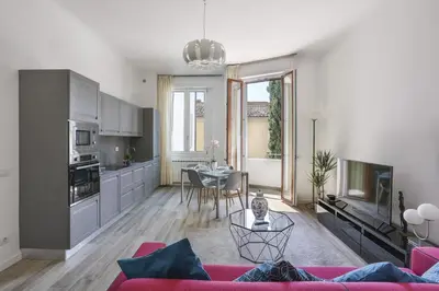 Cucina o angolo cottura di Modern Comfort in Florence