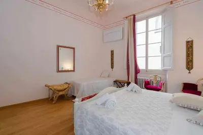 Letto o letti in una camera di Ghibellina Elegant Apartment with 4 bedrooms