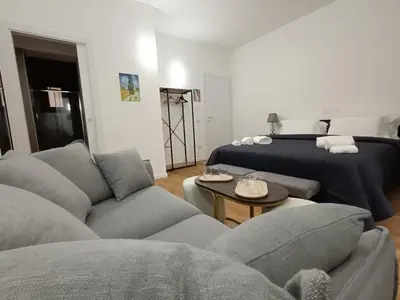 Area soggiorno di Festina Lente Suites 2