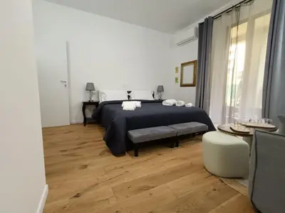 Area soggiorno di Festina Lente Suites 2
