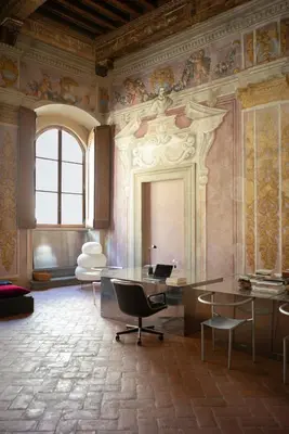 Area soggiorno di Impressive renaissance residence with elevator