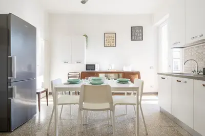 Cucina o angolo cottura di Three-Bedroom Florence Home