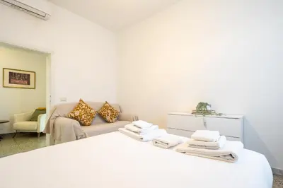 Letto o letti in una camera di Three-Bedroom Florence Home