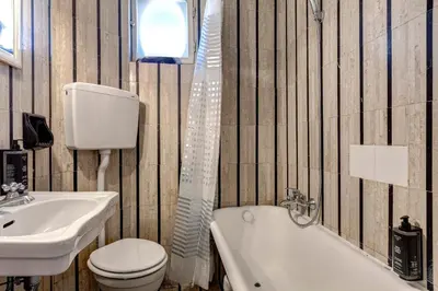 Bagno di Palestro Apartment by Mamo Florence