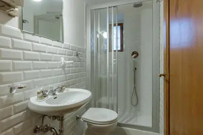 Bagno di The Suite Dome Apartment by Mamo Florence