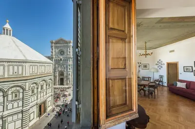 Area soggiorno di The Suite Dome Apartment by Mamo Florence